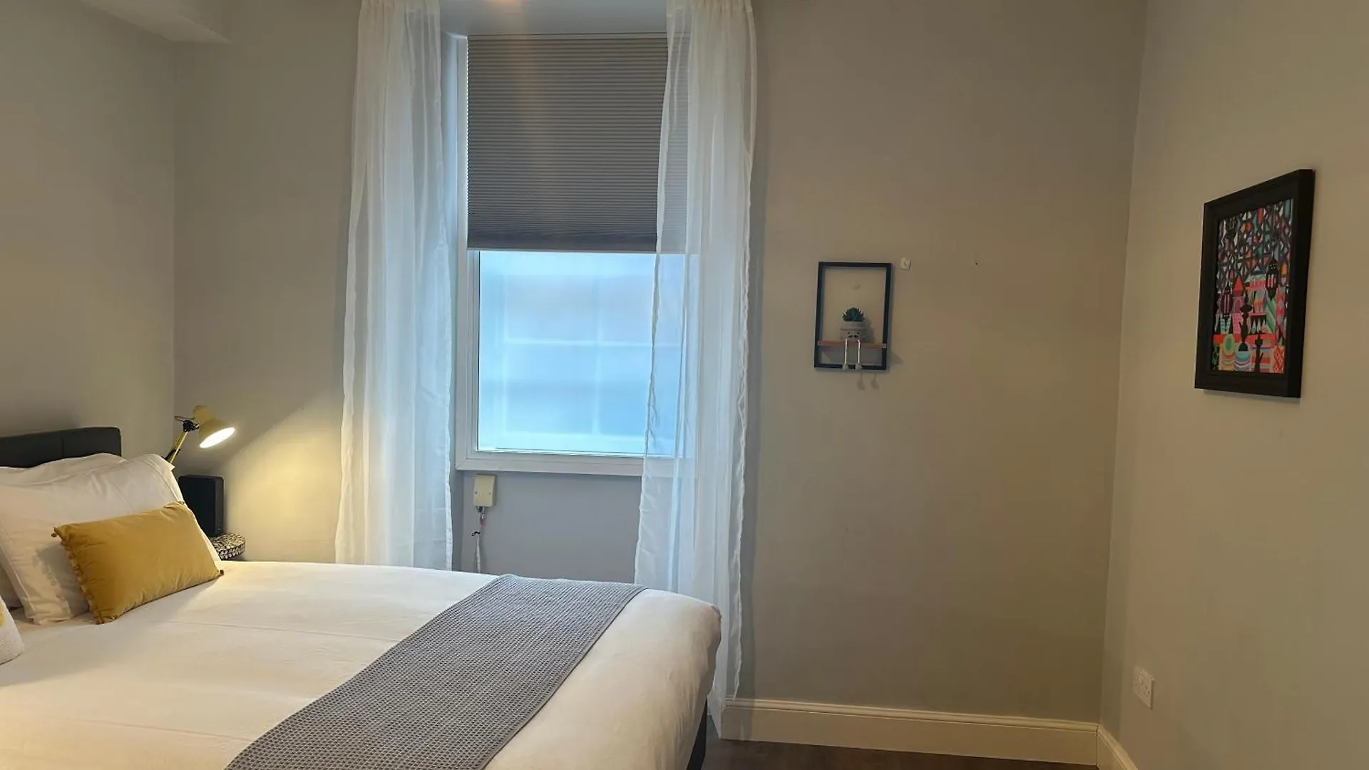 אדינבורו Comfortable One-Bedroom Apartment Free Parking Space
